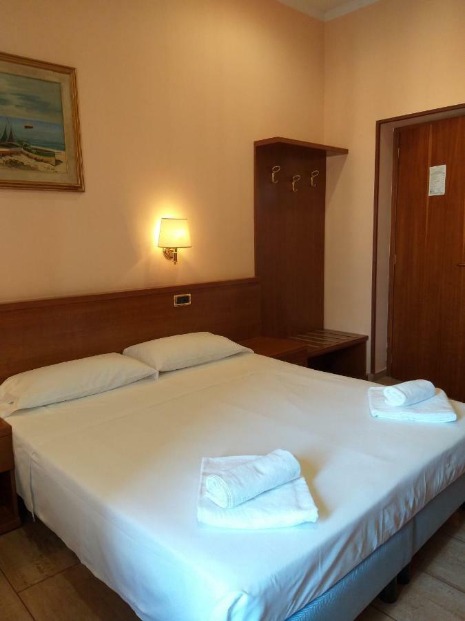 Aristotele 2* Rom